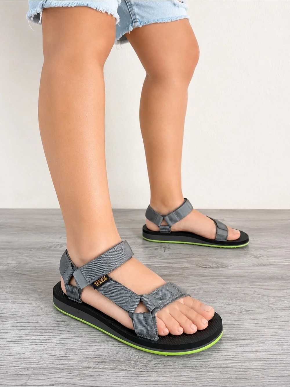 Teva Original Universal Grey Sport Sandals with Neon Green Accent Size 7 Women’s